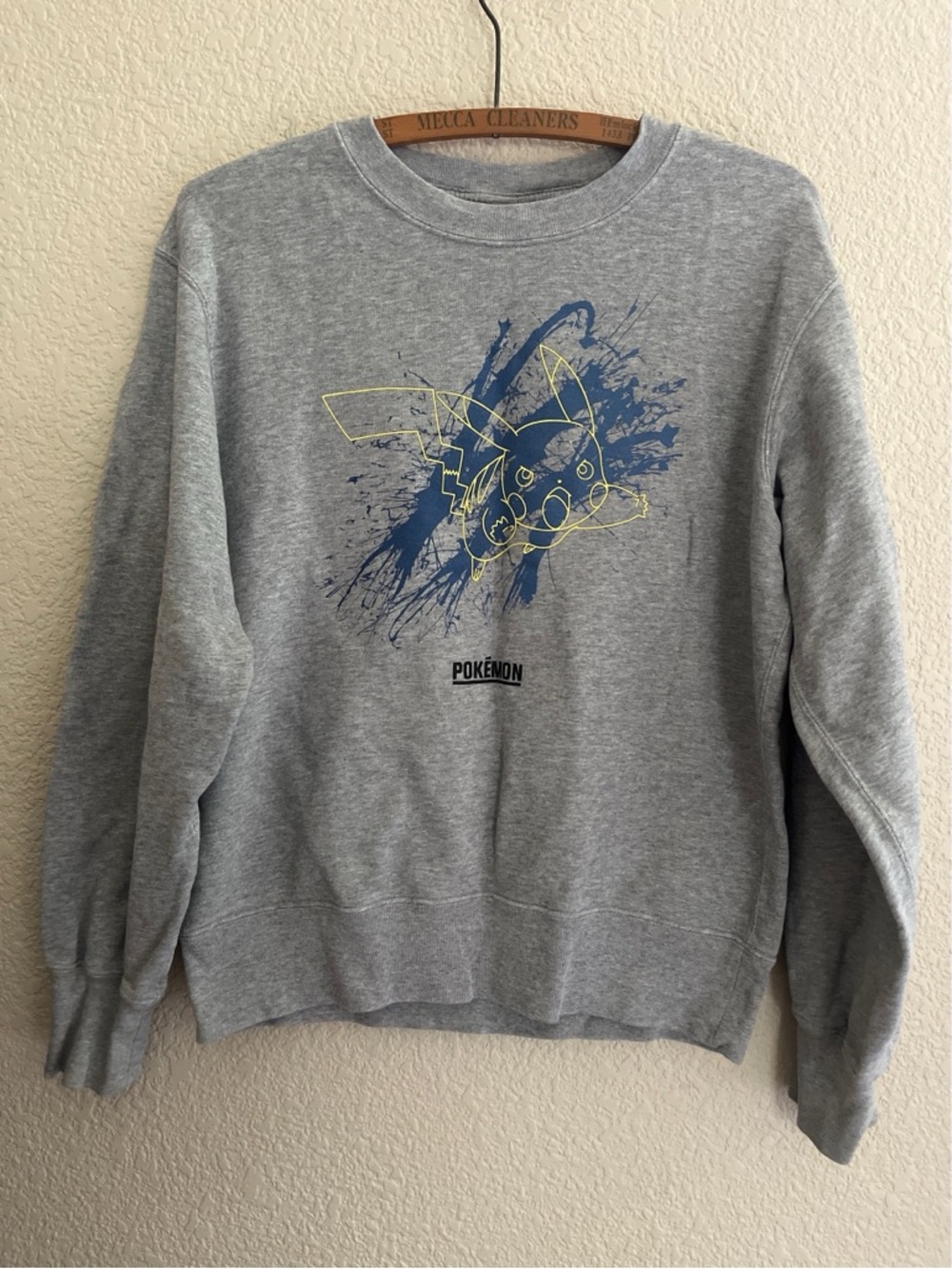 Uniqlo Pikachu Crewneck Sweatshirt Men’s Size XS